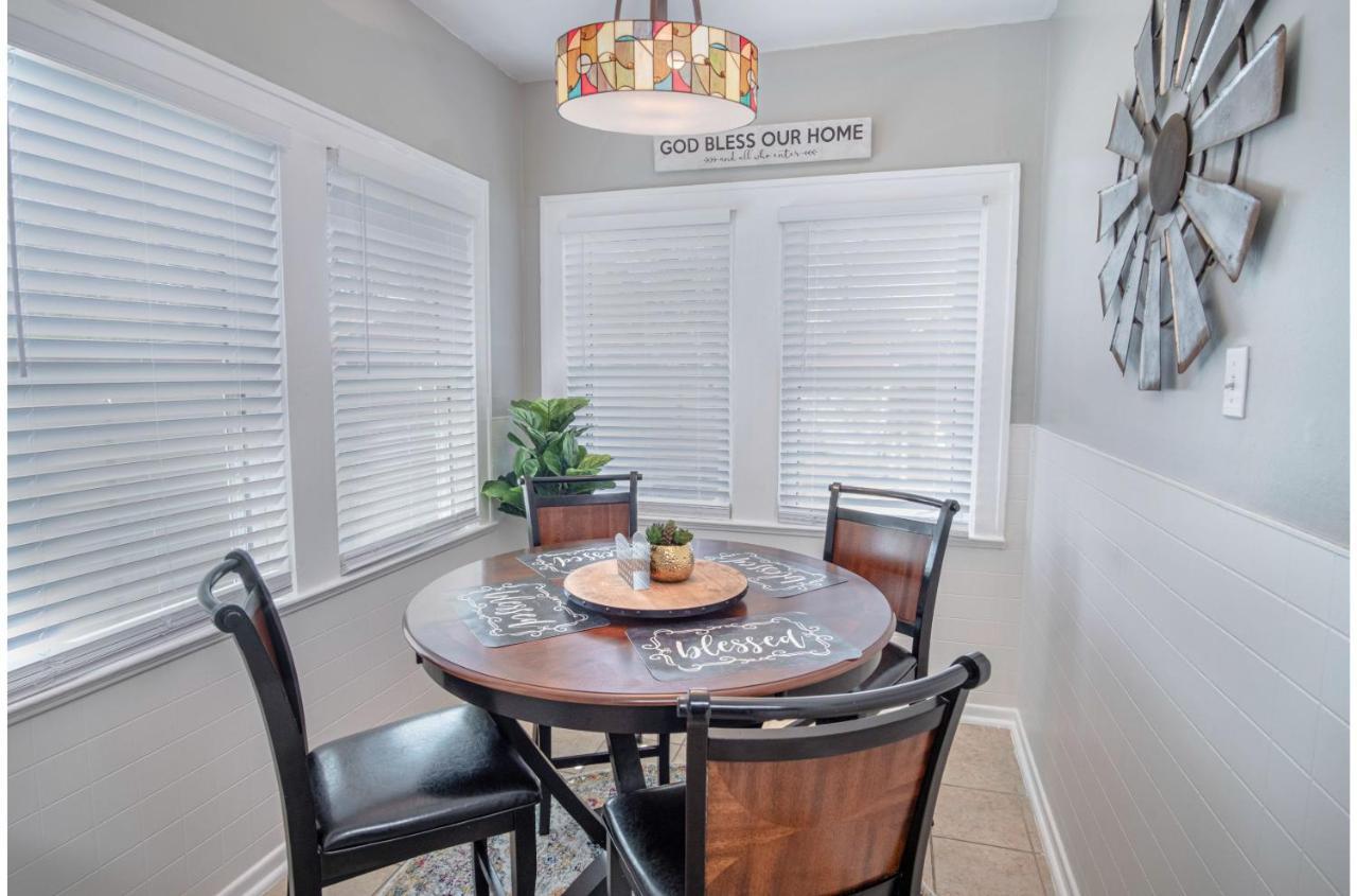 Stunning 3 Bedroom Home Near Dt Alamodome - Riverwalk ซานอันโตนิโอ ภายนอก รูปภาพ