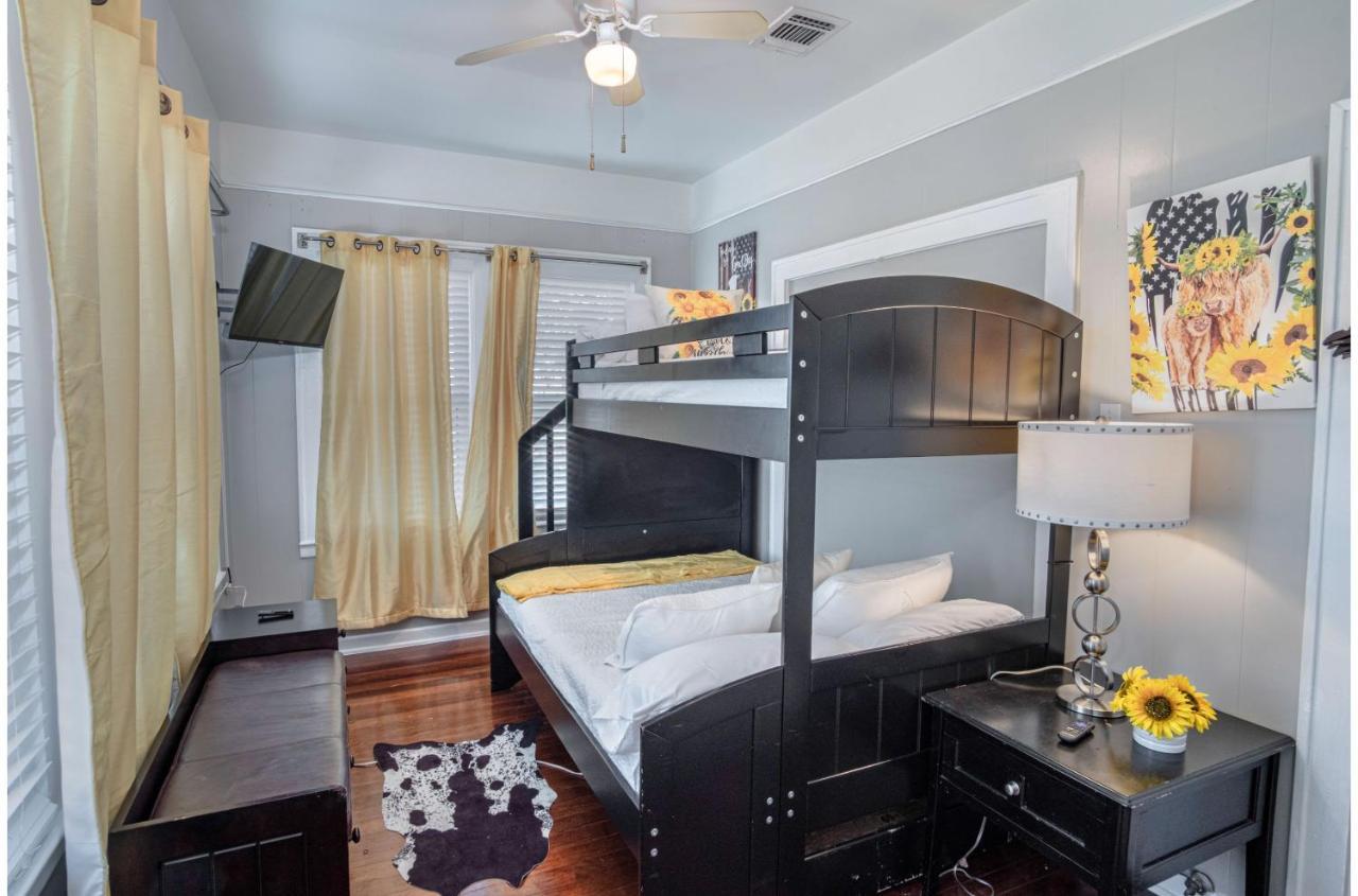 Stunning 3 Bedroom Home Near Dt Alamodome - Riverwalk ซานอันโตนิโอ ภายนอก รูปภาพ