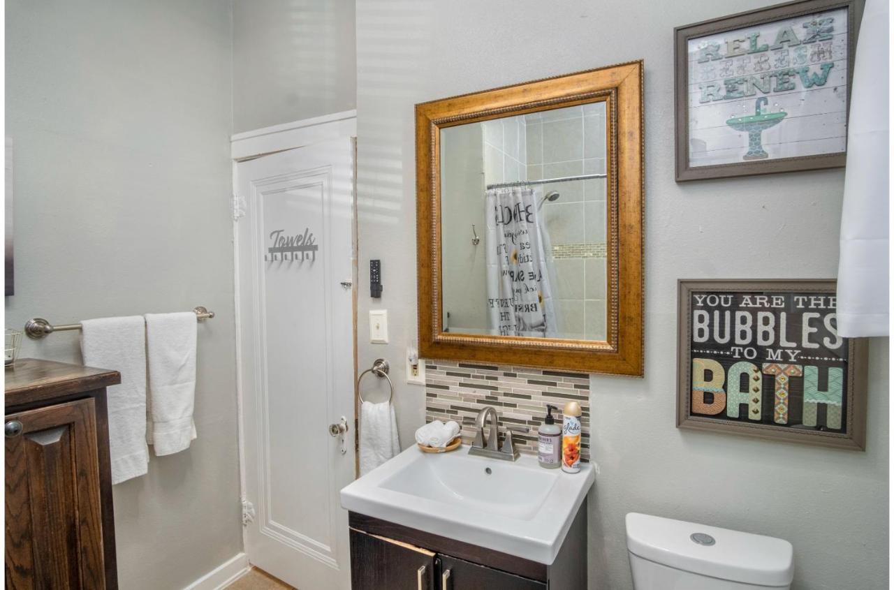 Stunning 3 Bedroom Home Near Dt Alamodome - Riverwalk ซานอันโตนิโอ ภายนอก รูปภาพ